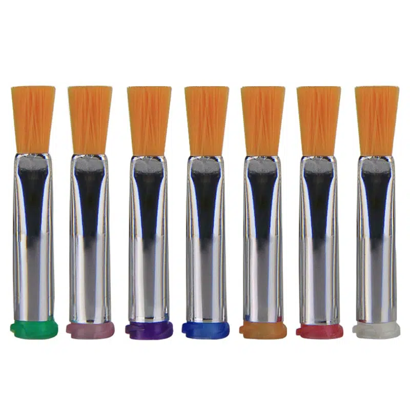 brush dispensing tips acting